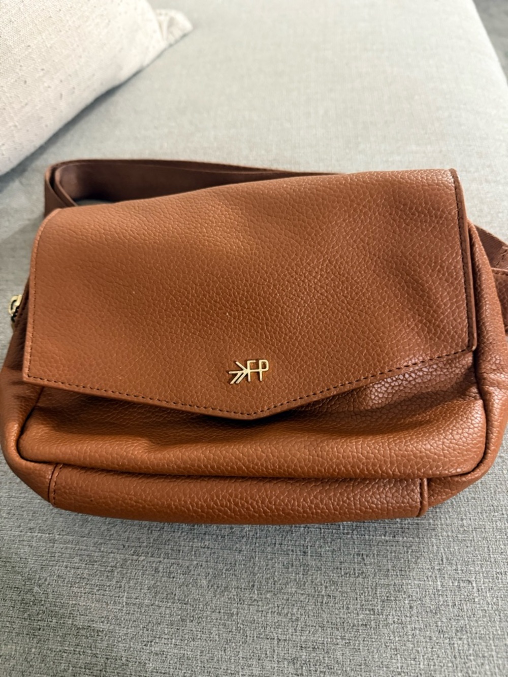 Freshly Picked Classic Crossbody multi purpose Bag - Picture 3 of 12